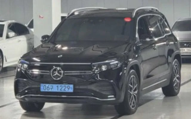 중고차가격시세 EQB (X243) EQB 300 4MATIC AMG 라인 매물 사진 2 - 2023/12 47,135km